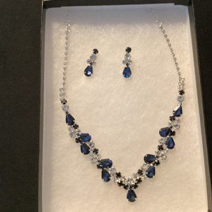 Necklace, earing and hair comb set